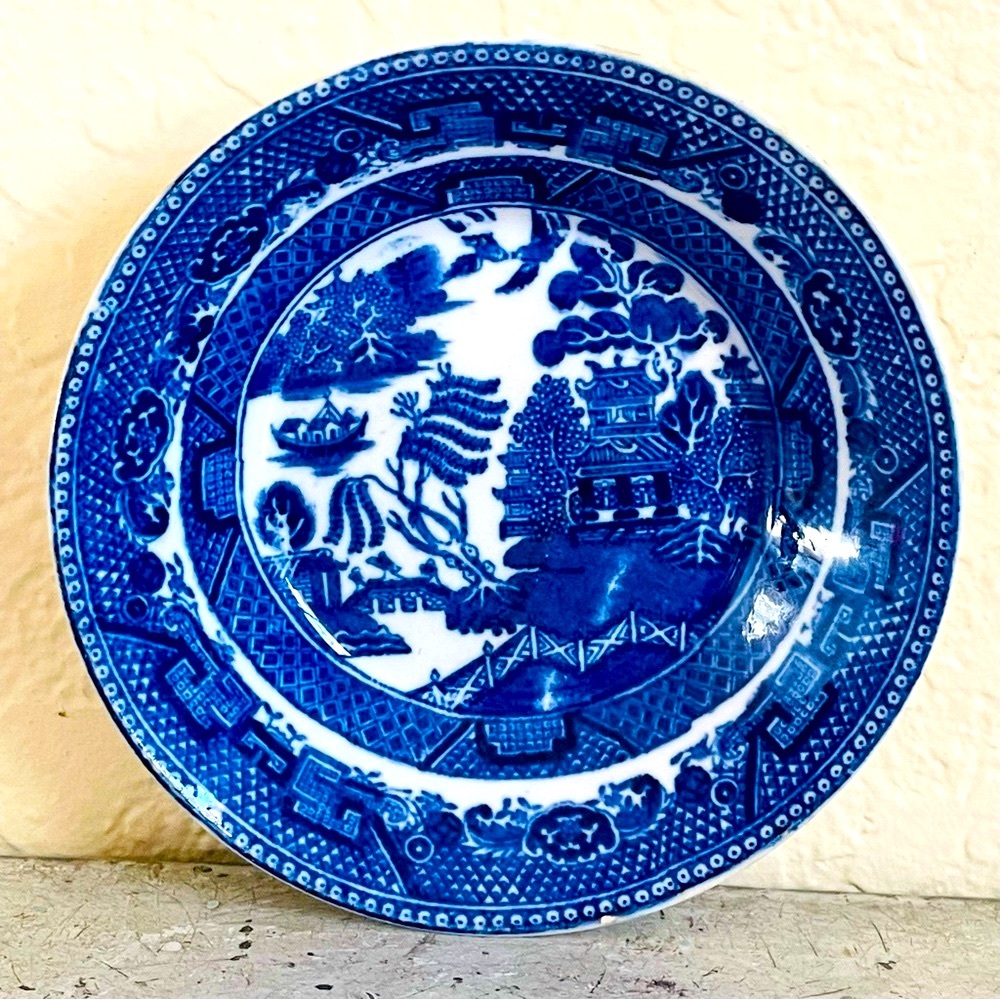 Antique Wedgewood Blue Willow Fruit Bowl